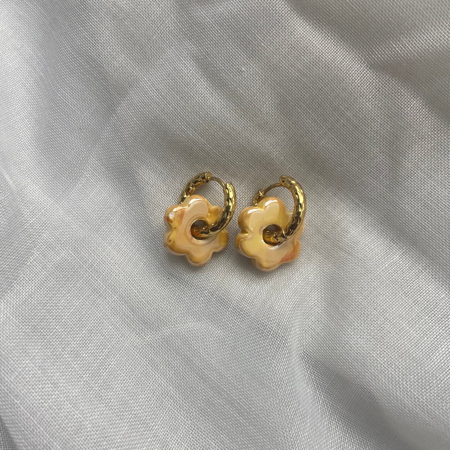 boucles d'oreilles forme fleur petite jaune