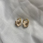 boucles d'oreilles forme fleur petite beige