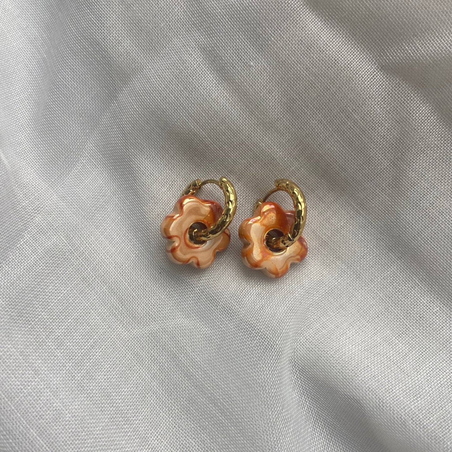 boucles d'oreilles forme fleur petite orange